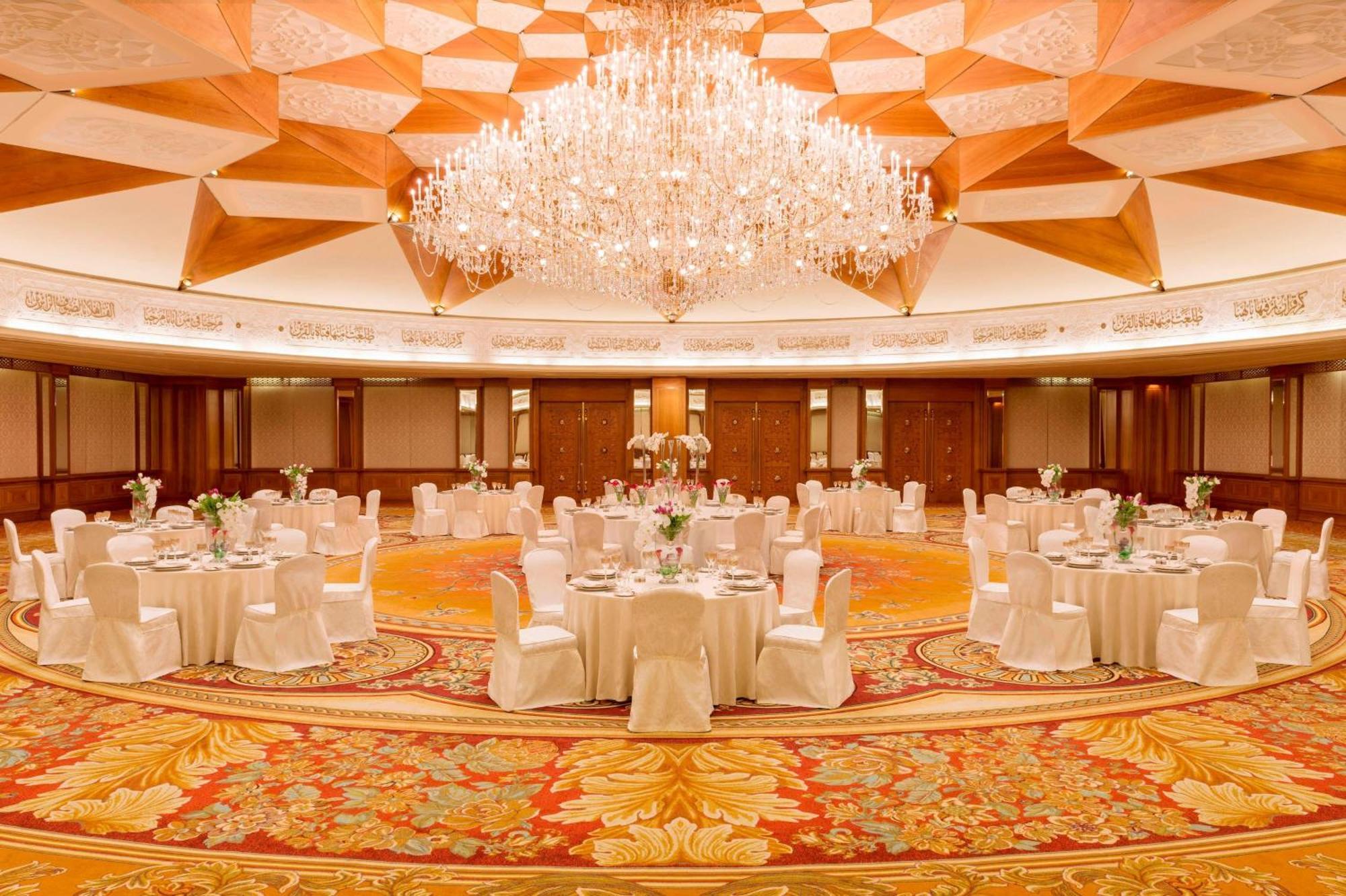 Sheraton Kuwait, A Luxury Collection Hotel, Kuwait City Exterior photo